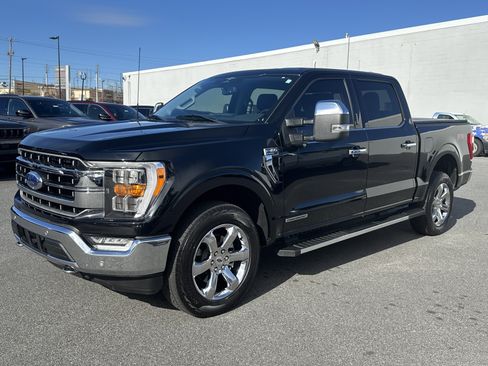 Used 2023 Ford F150 Lariat w/ Trailer Tow Package image 9