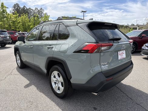 Used 2021 Toyota RAV4 XLE image 19