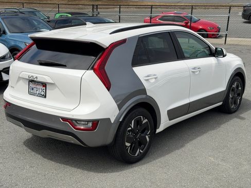 Used 2024 Kia Niro Wave w/ Wave Preserve Package FWD image 5