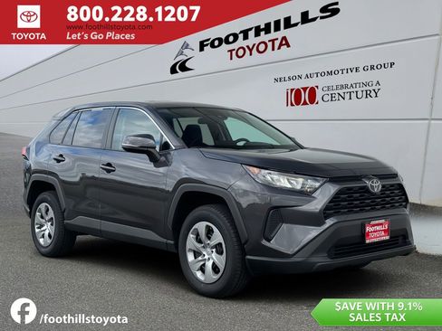 Used 2022 Toyota RAV4 LE AWD/4WD image 1