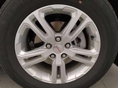 Used 2023 GMC Terrain SLE FWD image 31