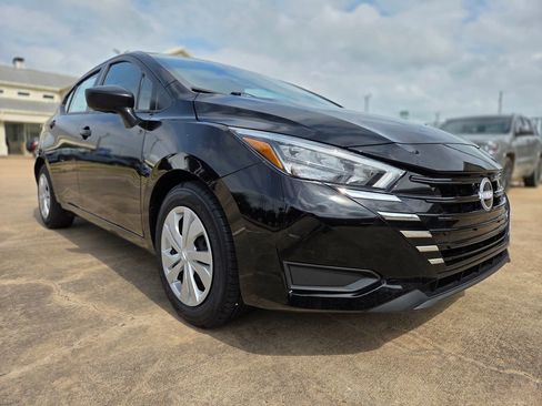 Used 2025 Nissan Versa S FWD image 5