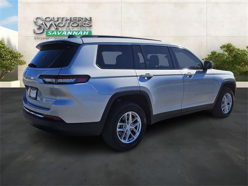 Used 2024 Jeep Grand Cherokee L Laredo w/ Luxury Tech Group I image 5
