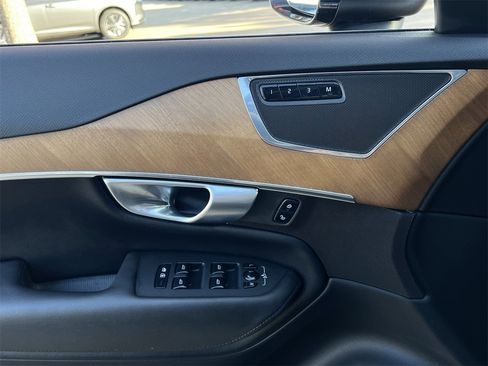 Used 2024 Volvo XC90 B6 Plus image 21