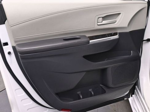 Used 2022 Toyota Sienna LE FWD image 13