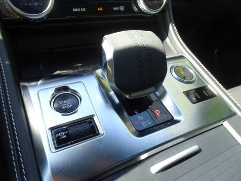 Certified 2025 Jaguar F-PACE R-Dynamic S image 27