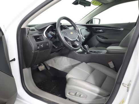 Used 2015 Chevrolet Impala LT FWD image 25