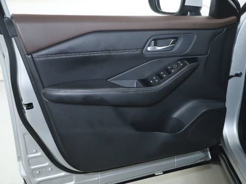 Certified 2023 Nissan Rogue SV w/ SV Premium B Package AWD/4WD image 18