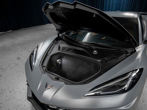 Used 2025 Chevrolet Corvette Stingray Premium Conv w/ Z51 Performance Package RWD image 5