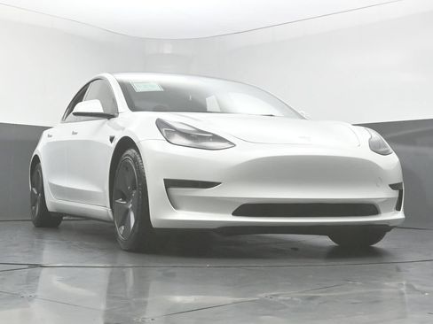 Used 2023 Tesla Model 3 Standard Range RWD image 48