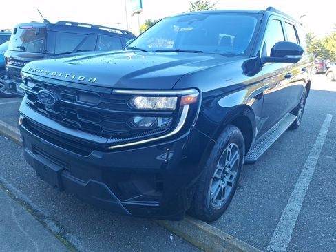 Used 2025 Ford Expedition Max Active image 3