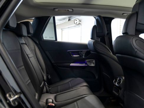 Used 2023 Mercedes-Benz GLC 300 4MATIC image 25