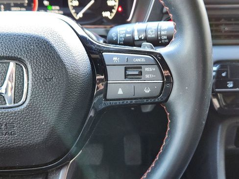 Used 2025 Honda Pilot TrailSport image 19
