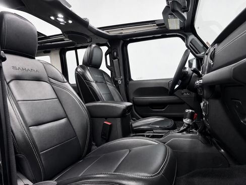 Used 2023 Jeep Wrangler Unlimited Sahara w/ Cold Weather Group AWD/4WD image 18