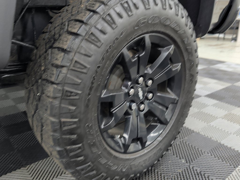 Used 2022 Chevrolet Colorado ZR2 w/ ZR2 Midnight Special Edition AWD/4WD image 36