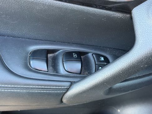 Used 2020 Nissan Rogue SV image 9