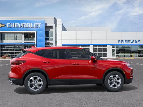 New 2025 Chevrolet Blazer LT image 5