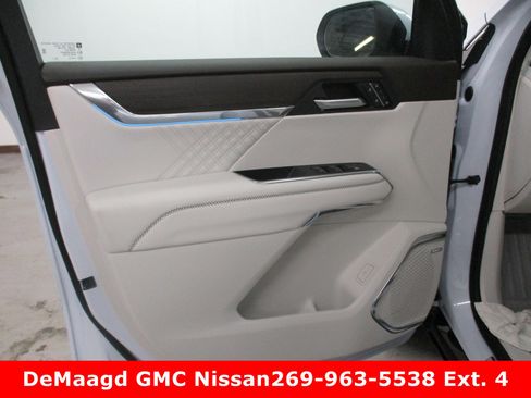 New 2026 GMC Acadia Denali w/ Super Cruise Package image 17