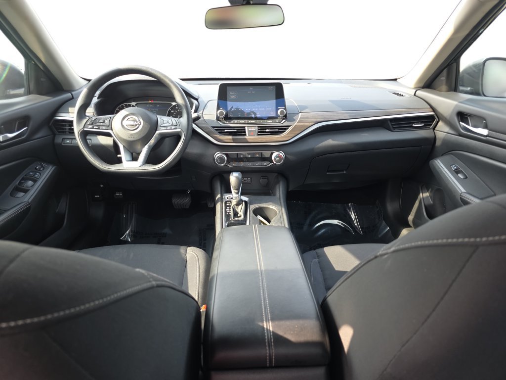 Used 2025 Nissan Altima 2.5 SV FWD image 13