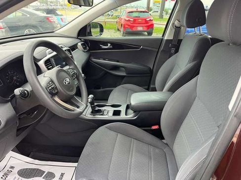 Used 2018 Kia Sorento FWD image 18