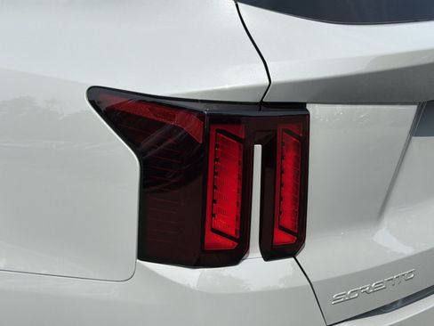 New 2026 Kia Sorento S FWD image 17