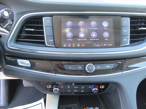 Used 2022 Buick Enclave Essence FWD image 25