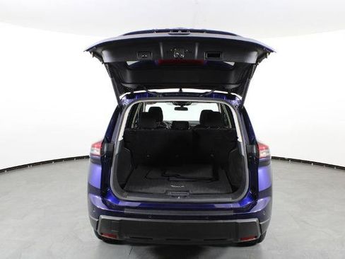 Certified 2025 Nissan Rogue SV FWD image 17