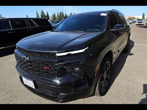 Used 2025 Chevrolet Traverse RS FWD image 3