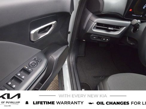 New 2025 Kia K4 LXS image 27