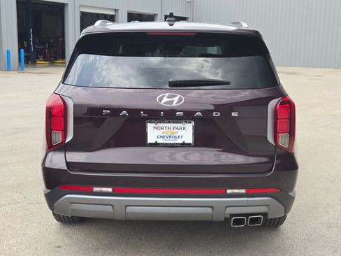 Used 2024 Hyundai Palisade SEL FWD image 4