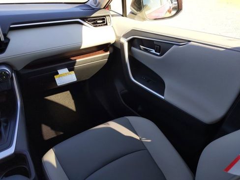 Used 2021 Toyota RAV4 Limited image 17