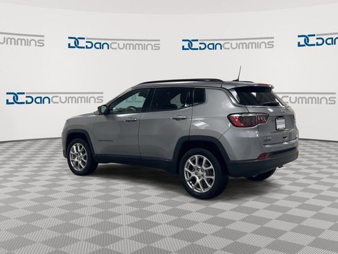 Used 2023 Jeep Compass Latitude AWD/4WD image 6
