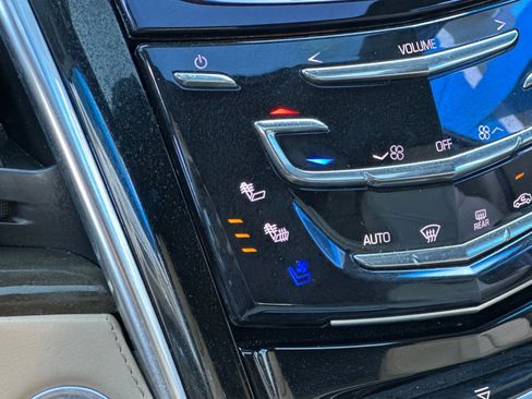 Used 2020 Cadillac Escalade ESV Platinum image 30