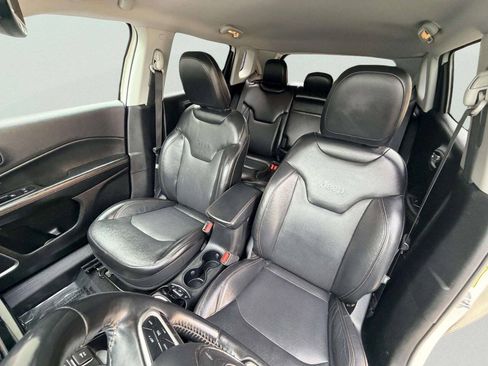 Used 2018 Jeep Compass Limited w/ Navigation Group AWD/4WD image 16