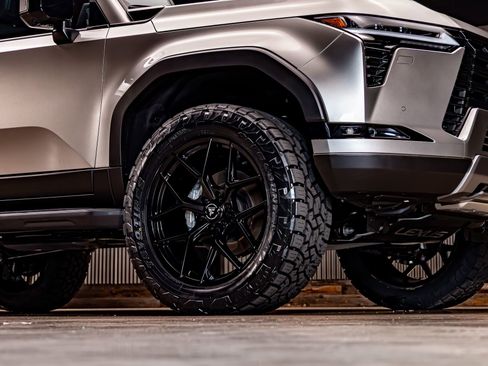 Used 2026 Lexus GX 550 w/ Accessory Package (CT) image 16