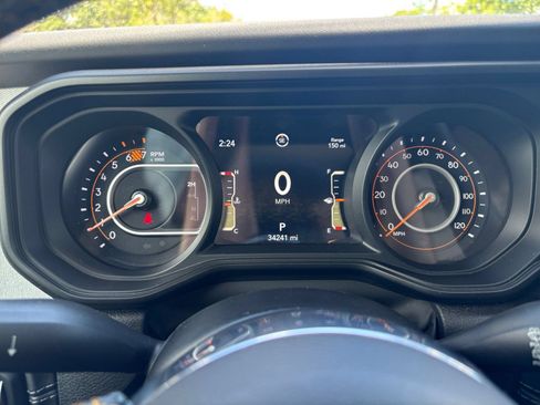 Used 2025 Jeep Wrangler Unlimited Sahara AWD/4WD image 40