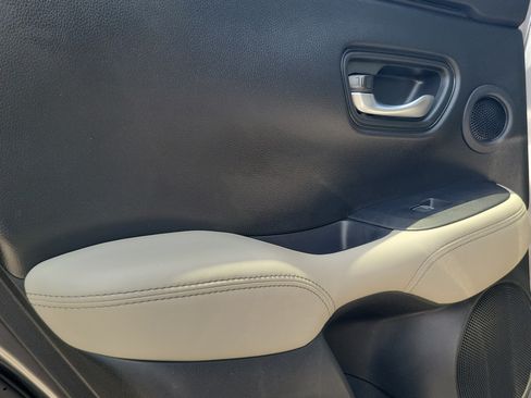 Certified 2024 Honda HR-V EX-L image 9