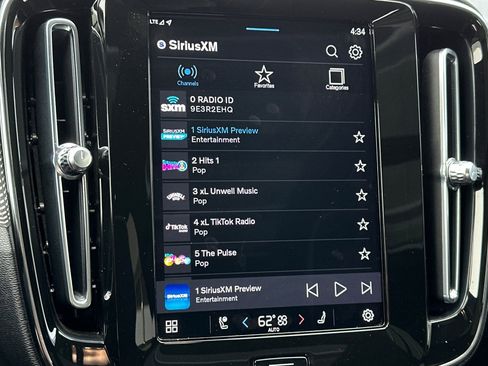 Used 2022 Volvo XC40 P8 Recharge Plus image 17