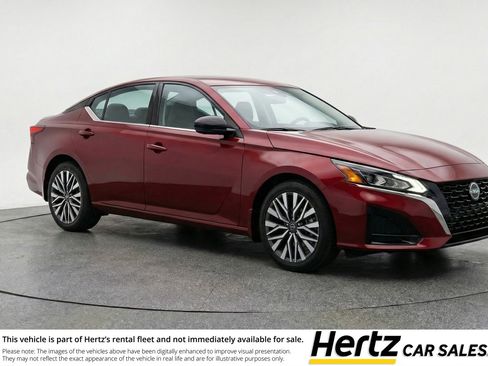 Used 2025 Nissan Altima 2.5 SV image 1