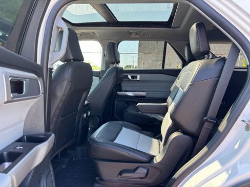 Used 2023 Ford Explorer XLT w/ Equipment Group 202A AWD/4WD image 14