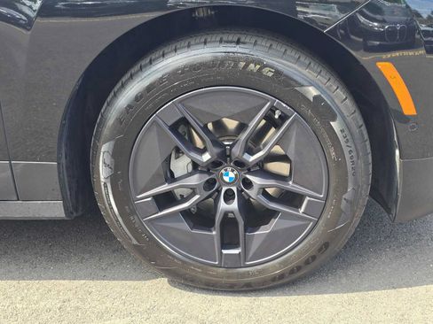 Used 2024 BMW iX xDrive50 w/ Premium Package AWD/4WD image 17