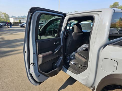 New 2025 Nissan Frontier PRO-4X w/ Interior Protection Package image 19