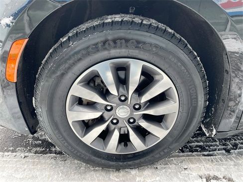 Used 2019 Chrysler Pacifica Touring-L image 32