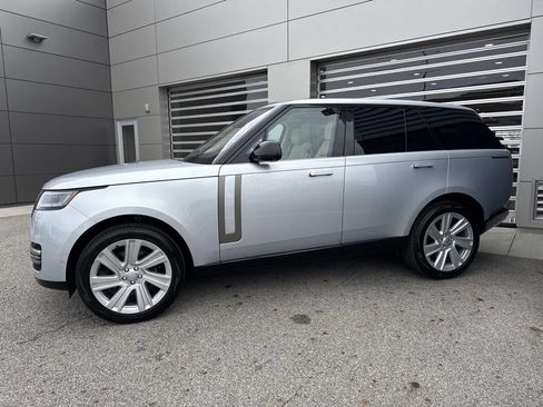 Used 2023 Land Rover Range Rover SE AWD/4WD image 3