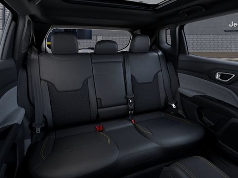 New 2026 Jeep Compass Latitude AWD/4WD image 15
