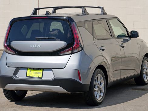 Used 2023 Kia Soul LX w/ LX Technology Package FWD image 43