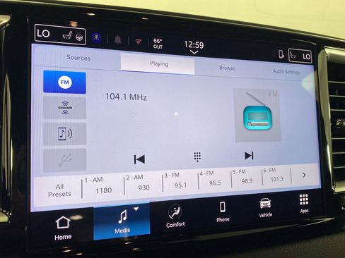 Used 2025 Chrysler Pacifica Select FWD image 10