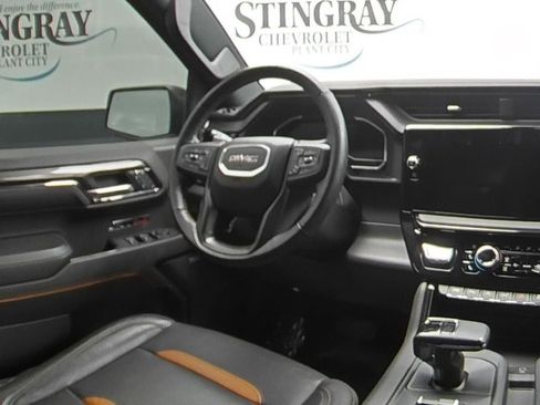 Used 2024 GMC Sierra 1500 AT4 w/ Technology Package AWD/4WD image 16