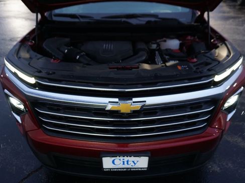 Used 2025 Chevrolet Traverse LT w/ Driver Confidence Package FWD image 29