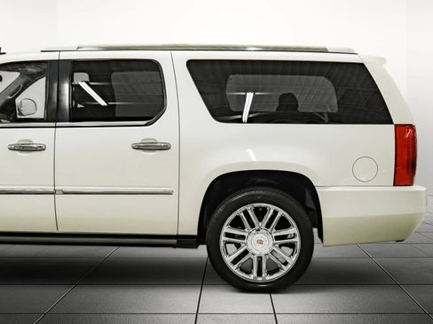 Used 2014 Cadillac Escalade ESV Platinum RWD image 13